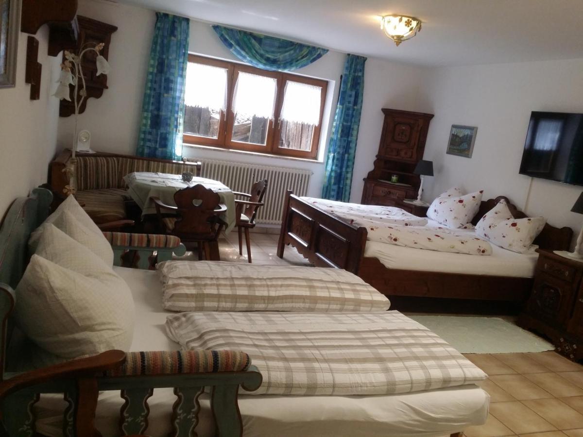 Schwarzwald - Villa Appartments Titisee ภายนอก รูปภาพ
