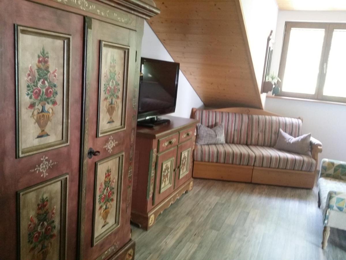 Schwarzwald - Villa Appartments Titisee ภายนอก รูปภาพ