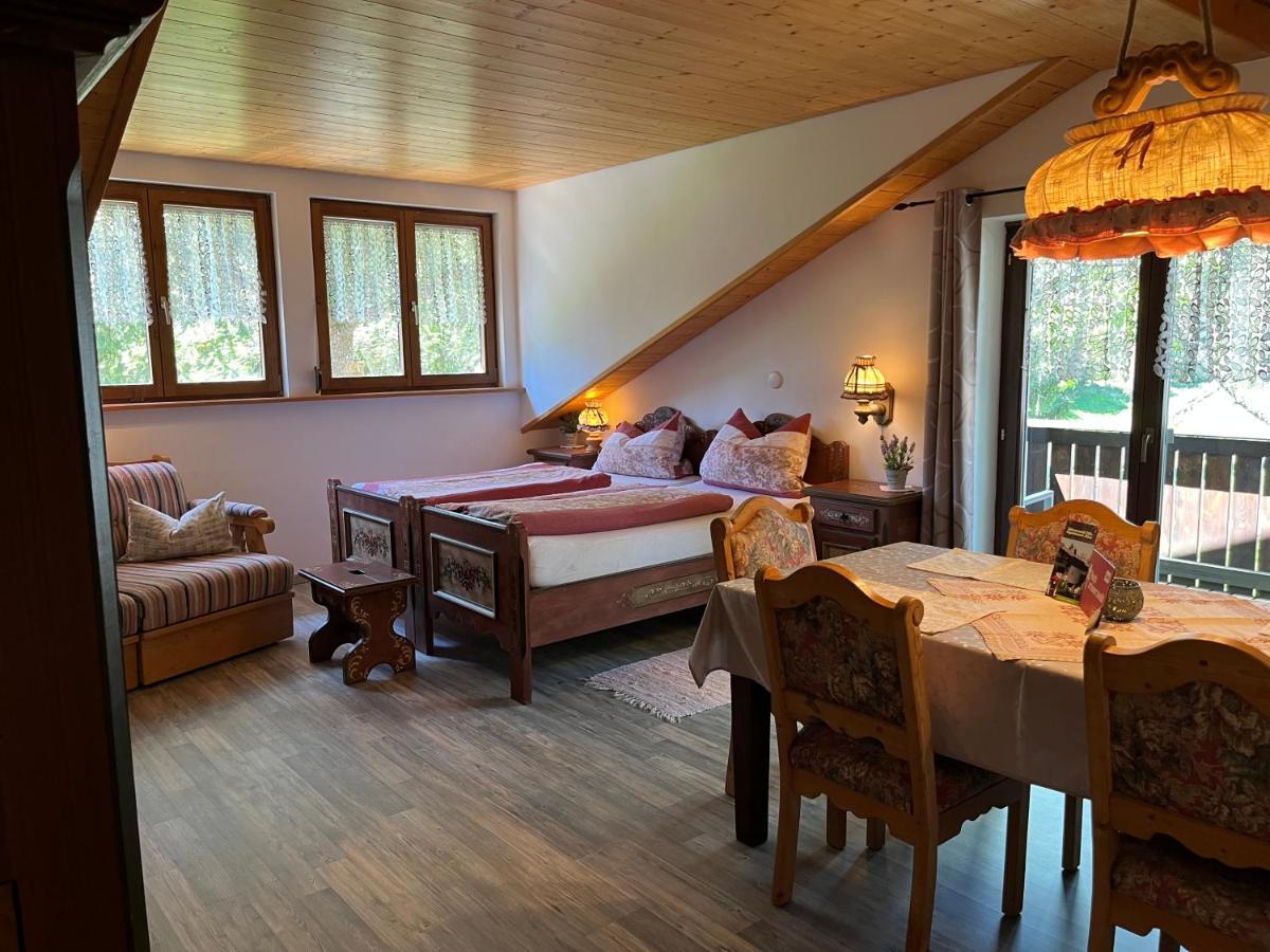 Schwarzwald - Villa Appartments Titisee ภายนอก รูปภาพ