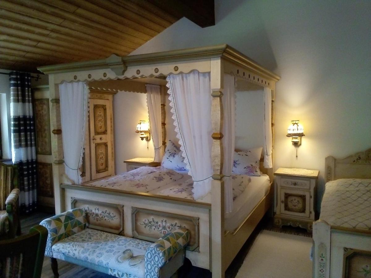 Schwarzwald - Villa Appartments Titisee ภายนอก รูปภาพ
