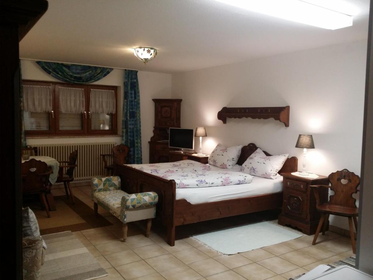 Schwarzwald - Villa Appartments Titisee ภายนอก รูปภาพ